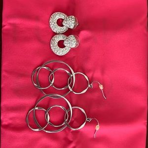 Silver earrings set is two